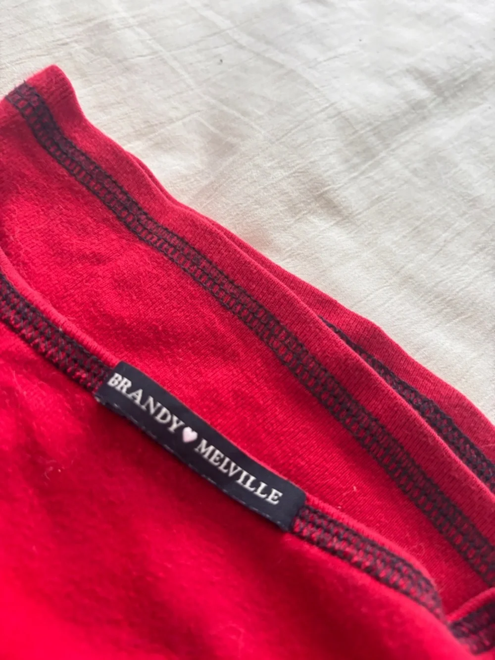 Brandy Melville Baby tee - Picture 3 of 3